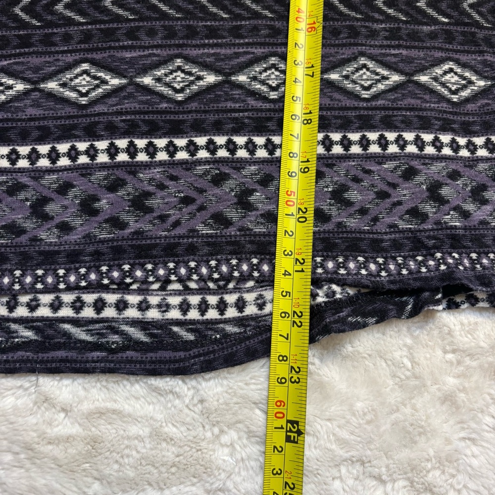 Forever 21 Top Medium Black Gray White Geometric Aztec Tribal Long Sleeves Soft - Picture 12 of 13